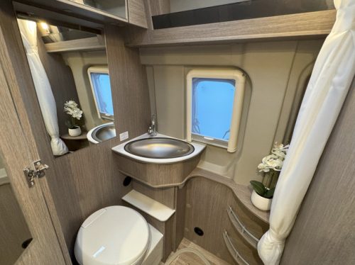 P&ouml;ssl 2Win Plus 600 D-line 140 hp AUTOMATIC 9-Speed Euro6 Fiat Ducato NEW **Only 6 meters/Large transverse bed/4 seats/Awning/Apple photo: 21