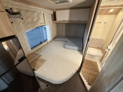 Eura Mobil Profila T 675 SB Franz&ouml;sisches Bett / Navigation Foto: 12