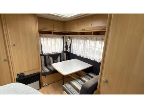 Dethleffs Camper 440 DB Rundsitzgruppe Festbett Toilette Foto: 1