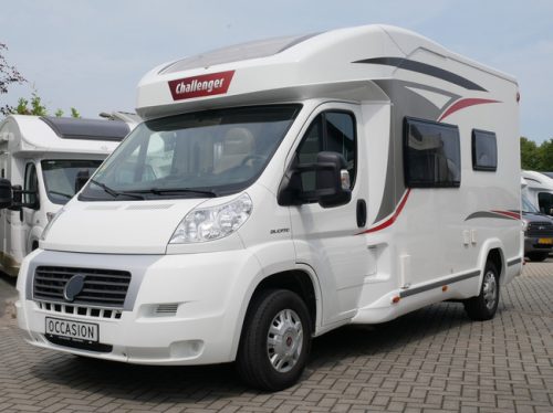 Challenger Birthday 190, Autocaravana Perfilada de 6 metros, Cama elevable foto: 2