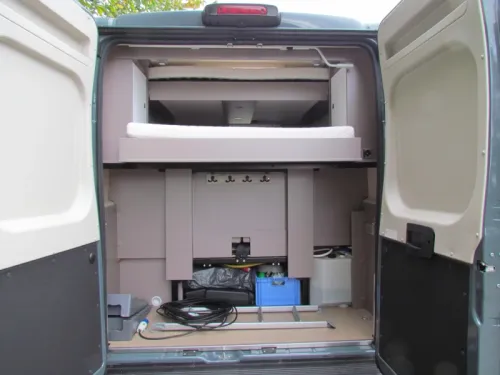 B&uuml;rstner Eliseo 644 C Techo elevable-Tercera cama, Autom&aacute;tica foto: 7