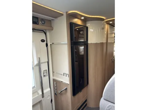 Carthago Malibu 490 I LE Upper cabinets, Lithium  photo: 14