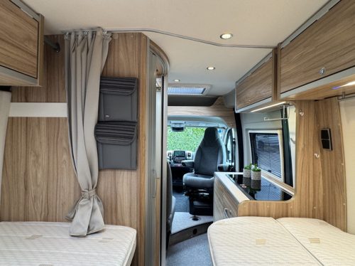 Hymer Yosemite 600 LITS JUMEAUX 160 ch Euro6 Fiat Ducato **Unique/Chauffage diesel/4 places assises/2x batterie auxiliaire/Store/1er propri&eacute;taire/Seulement photo: 17