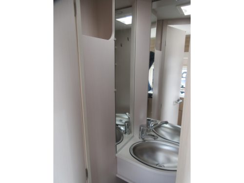 Dethleffs C'Joy Active 460 LE WITH MOVER AND AWNING photo: 12