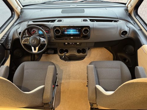Hymer BMC-I 690 Queen bed-Pull-down bed-Mercedes photo: 11