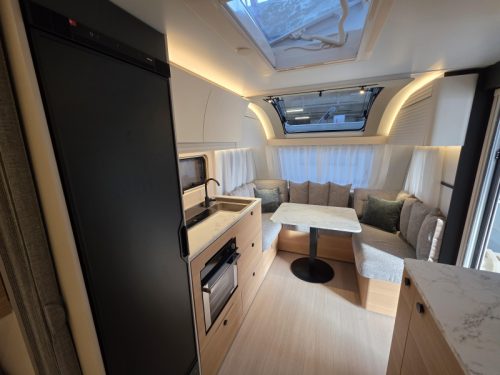 Adria Adora 572 UT Alde heating photo: 6