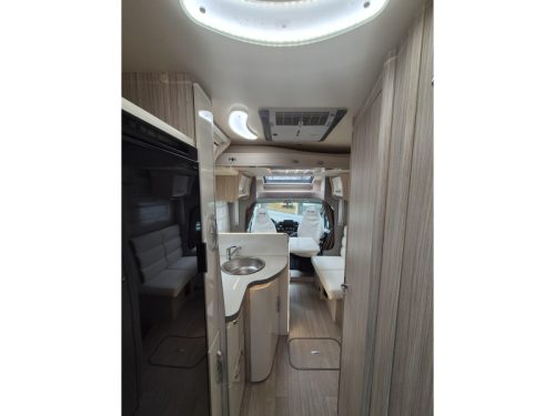 Elnagh T-Loft 450 Transverse bed and pop-top roof  photo: 16