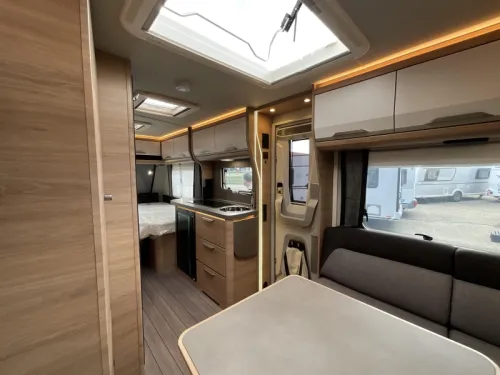 Knaus Sudwind Black Selection 500 EU ENKELE BEDDEN-VLOERVERW Foto: 7