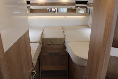 Robust AUTOMATIC 180 hp Malibu I 490 LE by Carthago lift-and single length beds (124 photo: 54