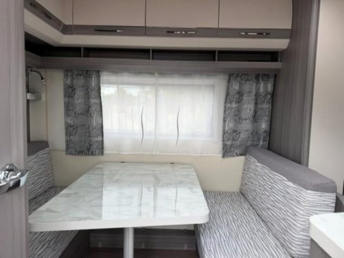 Hobby On Tour 390 SF Thule awning photo: 4