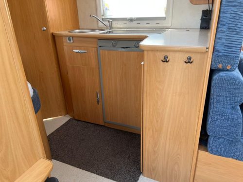 Chausson Fiat Ducato Kastenwagen | Franz&ouml;sisches Bett | Kassettenschattierung | Fahrradtr&auml;ger | Lattenrost | Heizung Foto: 23