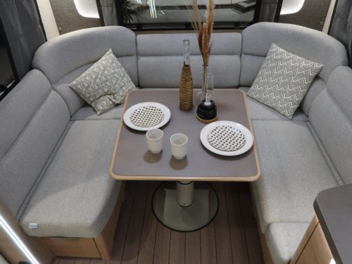 Knaus Sudwind Black Selection 500 FU ROUND SEATING FRENCH BED photo: 4