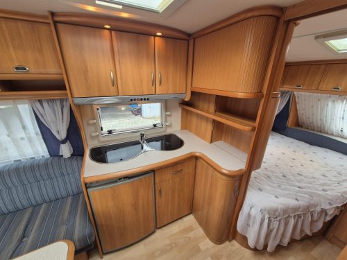 Hobby De Luxe 460 UFE mit Markise Foto: 10