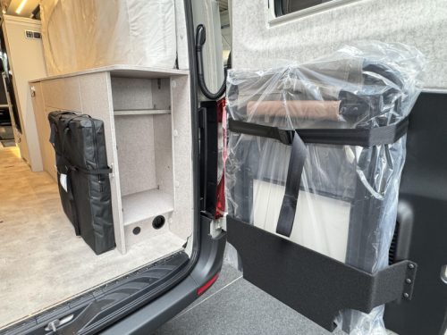 Hymer Grand Canyon S 700 4x4 - toit relevable - lit longitudinal photo : 17