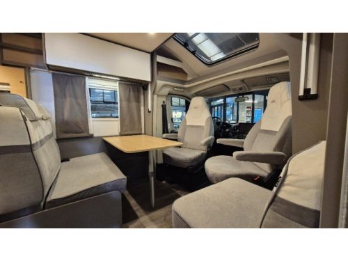 LMC Tourer Lift H 730 G Drop-down bed/air conditioning/solar panel photo: 7