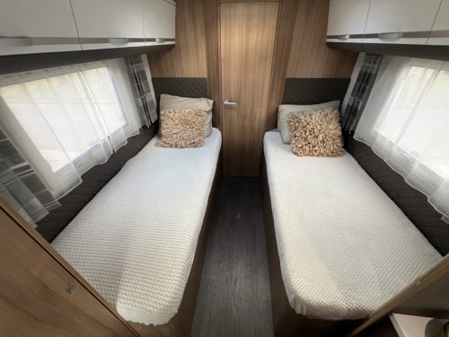 Adria Coral Plus 670 SLT EINZELBETTEN+RUNDSITZ OFEN KAMERA Foto: 2