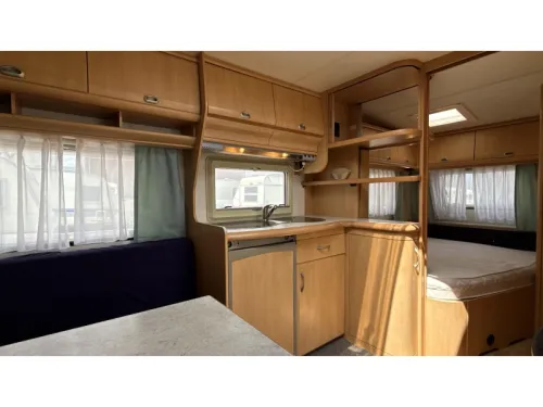 Hobby De luxe Easy 460 UFE franz&ouml;sisches Bett Rundsitzgruppe Toilette Foto: 3