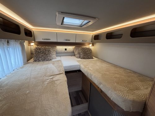 Weinsberg CaraCompact Pepper AUTOMATIC SINGLE BEDS MERCEDES photo: 2