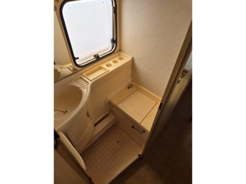 LMC Luxus 490 P Awning - Fold-over bed  photo: 18