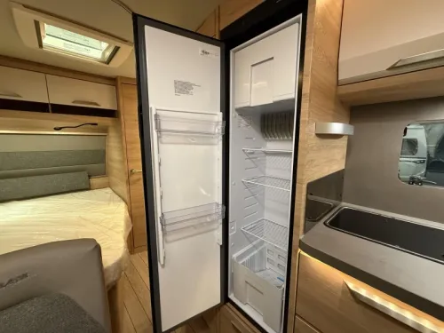 Knaus Sudwind Black Selection 540 FDK Etagenbett / Franz&ouml;sisches Bett Foto: 15