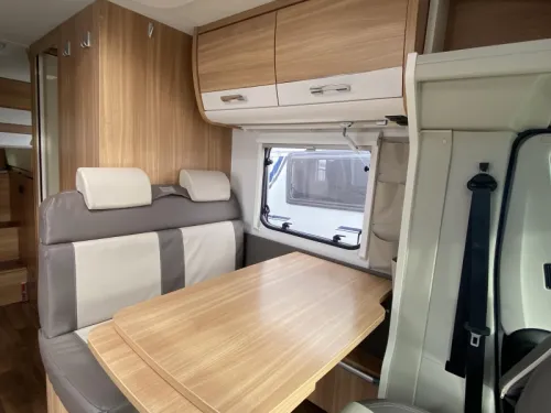 Dethleffs Advantage Single beds price stunt photo: 26