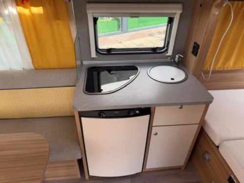 Weinsberg CaraTwo 450 FU mover awning French bed photo: 12