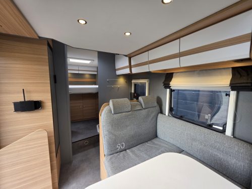 Dethleffs Just 90 T 7052 DBM Queensbett / Hubbett Foto: 12