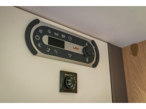 LMC Tourer Lift H 720 Semi-integrated | Cruise control | Awning | Reversing camera | Shower |Toilet |4 Berths | photo: 6