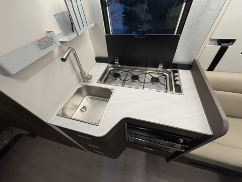 Adria Coral Supreme 670 DL 180pk Automatik /L&auml;ngsbetten Foto: 16