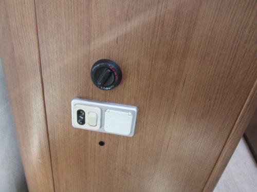 Challenger VANY 02 S Prestige Van conversion Fixed bed Year of manufacture12-2012 photo: 17