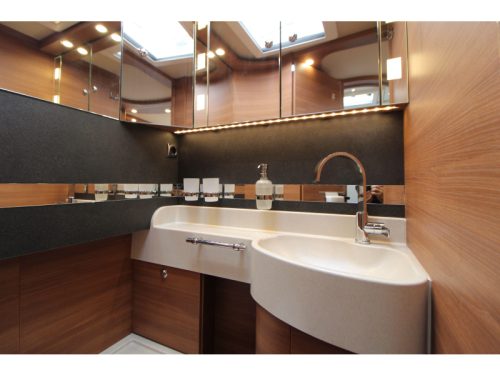 Carthago Chic C-Line I 4.9 LE-L Single beds + Pop-top roof  photo: 41
