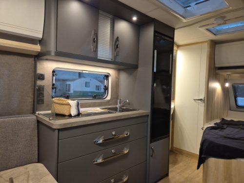 Hobby De Luxe 460 UFE photo: 6