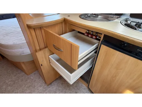 Fendt Saphir 470 TF French bed dinette toilet photo: 8