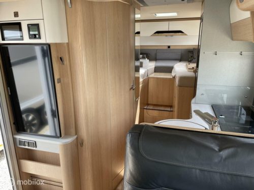 Hymer B-MCT 600 White-line Mercedes B-MCT 600 White-line Single beds, Electric Pop-up bed(!!), XXL Garage and Packed with Extras! photo: 3