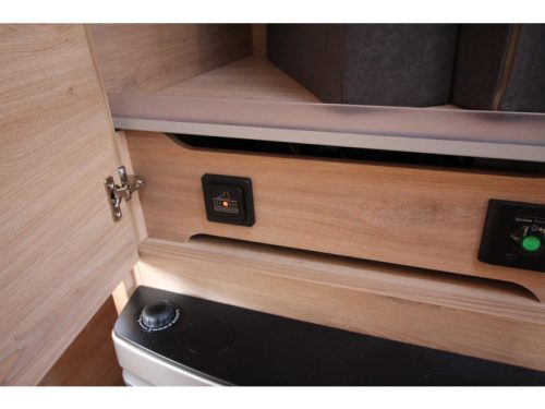 Knaus Sudwind Black Selection 540 UE Panoramic roof window + Single bed photo: 16