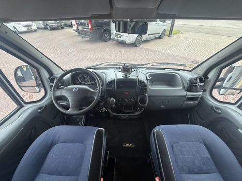 Hymer C 644 alcove transverse bed+bunk bed full options in very good condition air conditioning awning TV electric dish 2x solar panels large garage inverter tow bar photo: 6
