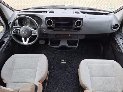 Hymer BMC-T 580 -2 SINGLE BEDS-AUTOMATIC  photo: 9