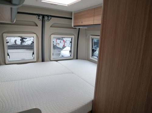 Sunlight Cliff 600 XV, 6 Meter Buscamper, Transverse bed photo: 18
