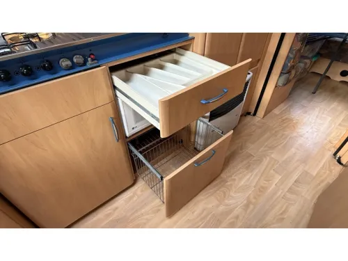 Hobby De Luxe 540 UK children's room dinette photo: 6