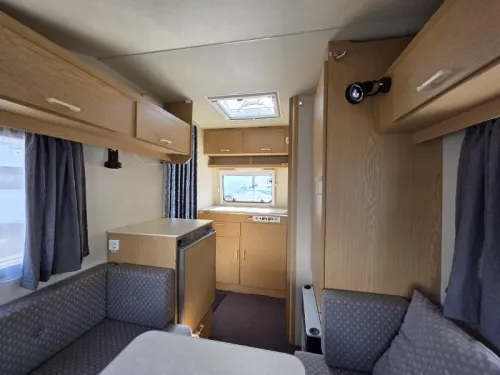 Kip Kompakt 420 EK Fixed toilet and awning! photo: 8