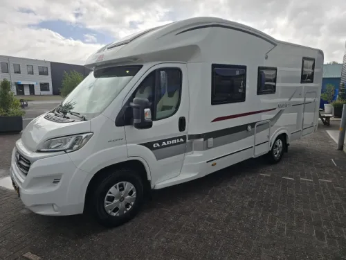 Adria Matrix M 670 SL , 5x Gurte/Schlafpl&auml;tze Foto: 2