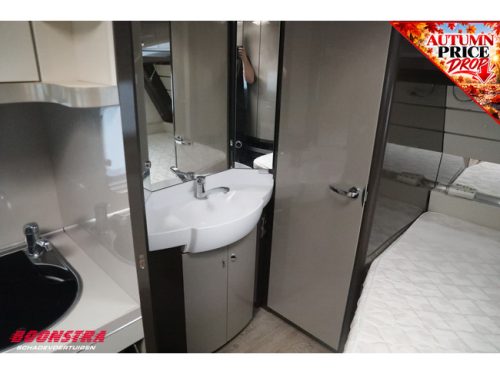Hobby 560 CFE Premium Mover Awning French bed Central kitchen U-shaped seating Alloy wheels photo: 16