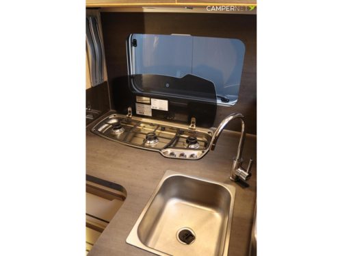 Knaus Sky Ti 700 MEG 140pk 2.3 Multijet | Levelsysteem | Dakairco | Lengtebedden | Luifel | Zonnepaneel | Gescheiden douche | Bearlock foto: 16