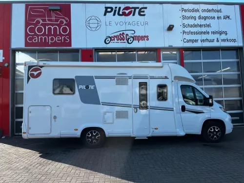 Pilote P 726 FC Wohnmobil, Queensbett, Hubbett Foto: 3