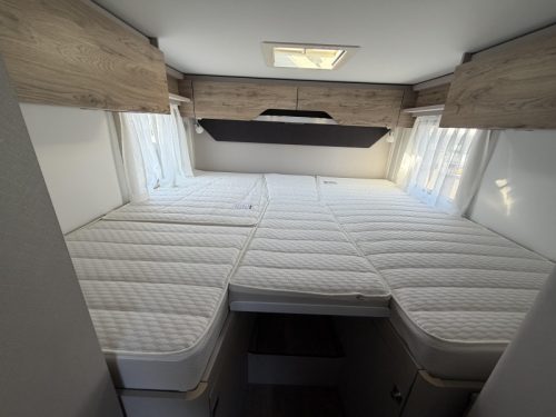 Hymer Exsis-T 580 PURE Automatic, dish, TV photo: 9