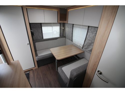 Knaus Sport 420 QD Transverse bed & spacious kitchen! photo: 9