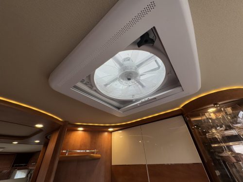 Carthago Chic C-Line II I 4.9 LE no pull-down bed single beds photo: 9