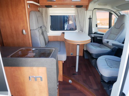 Carthago Malibu Van 600, 6 Meter Kastenwagen, Gro&szlig;es Bett!! Foto: 7