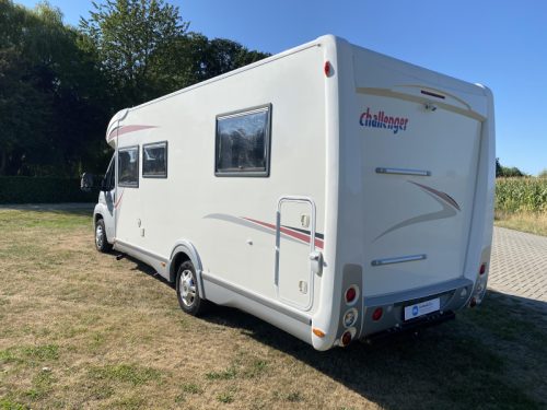 Challenger Mageo 118 large double bed photo: 1