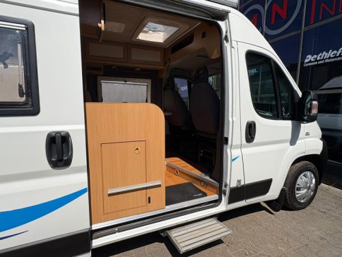 P&ouml;ssl 2win TJL,Fixed bed,Awning,120HP photo: 9